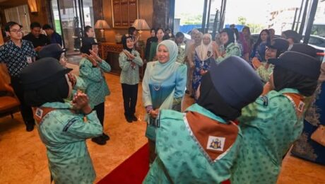 577951828_1304559878351002_2553377555911586003_n Tetamu Kehormat ke Majlis Centennial Hi-Tea Sempena Sambutan 100 Tahun Pandu Puteri Melaka