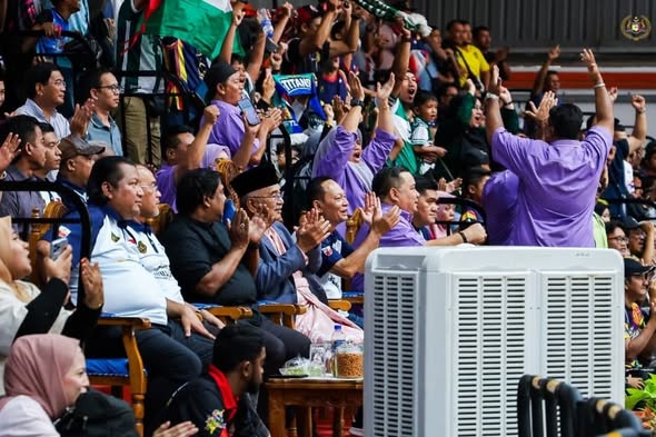 Perlawanan Akhir dan menyempurnakan Majlis Penyampaian Hadiah Kejohanan Sepak Takraw Piala Tun Ali 2025