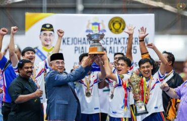 Perlawanan Akhir dan menyempurnakan Majlis Penyampaian Hadiah Kejohanan Sepak Takraw Piala Tun Ali 2025