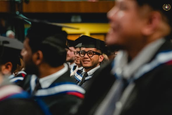 Setinngi-tinggi ucapan tahniah kepada Encik Muhammad Hamka bin Mohd Ali