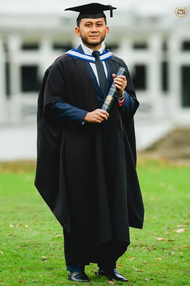 Setinngi-tinggi ucapan tahniah kepada Encik Muhammad Hamka bin Mohd Ali