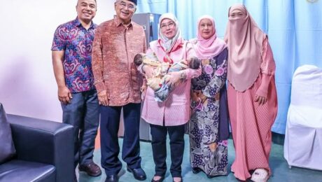 590082678_1325938679546455_8247661073479077369_n Melawat Tiga Bayi Kembar yang Telah Dilahirkan Melalui Rawatan Persenyawaan Tabung Uji (IVF) yang ditaja oleh Baginda Tengku melalui Yayasan Fertiliti Tunku Azizah (TAFF) di Hospital Melaka