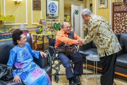 Menjunjung Kasih DYMM Tuanku Syed Sirajuddin Jamalullail, Raja Perlis dan DYMM Tuanku Tengku Fauziah Binti Almarhum Tengku Abdul Rashid, Raja Perempuan Perlis