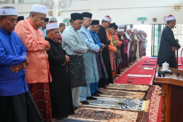 Solat Jumaat di Masjid Saidina Uthman Al-Affan, Pengkalan Minyak, Air Molek