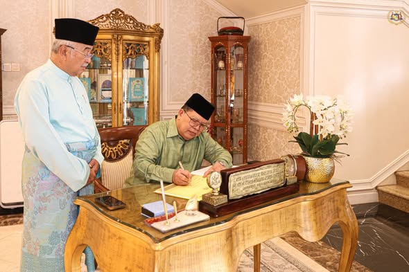 Received a Courtesy Call from the YB. Tan Sri Dato' Dr Johari bin Abdul, the Head of the People's Hall