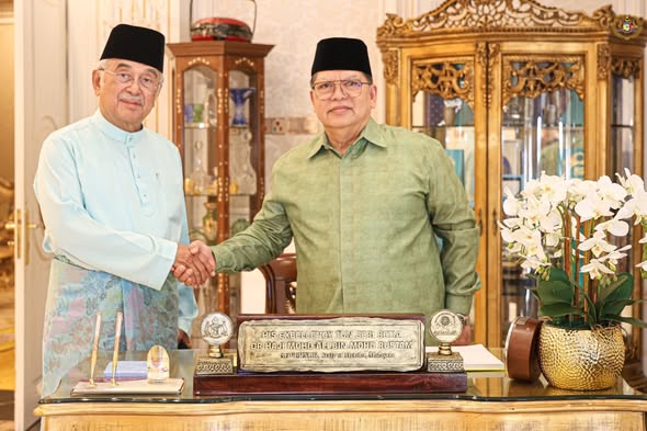 Received a Courtesy Call from the YB. Tan Sri Dato' Dr Johari bin Abdul, the Head of the People's Hall