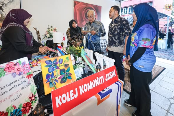 Pameran Apresiasi Seni Karikatur Sasterawan Agung Negara
