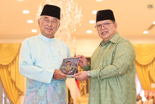 Received a Courtesy Call from the YB. Tan Sri Dato' Dr Johari bin Abdul, the Head of the People's Hall