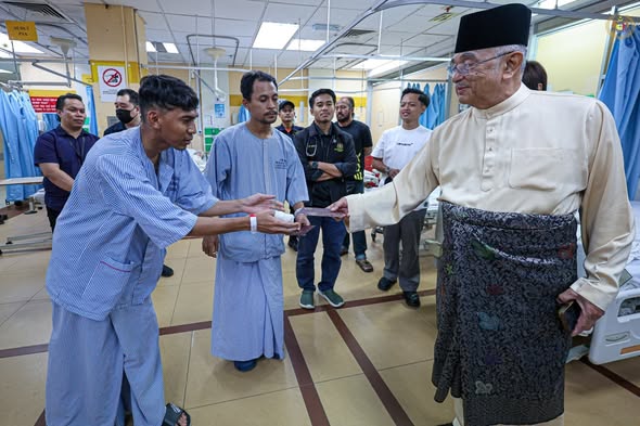 Menziarahi Empat Orang kru udara Cawangan Udara TLDM Lumut