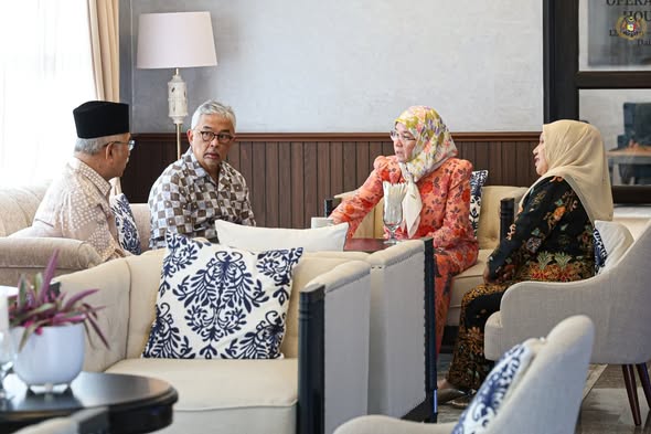 Mengiringi Keberangkatan Pulang Duli-Duli Tuanku