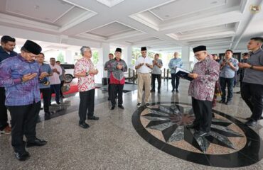 welcomes the arrival of His Royal Highness the Sultan of Pahang Al-Sultan Abdullah Ri'ayatuddin Al-Mustafa Billah Shah Ibni Late Sultan Haji Ahmad Shah