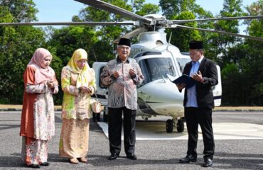 Menyambut Keberangkatan Tiba Kebawah Duli Paduka Baginda Tengku Ampuan Pahang, Tunku Azizah Aminah Maimunah Iskandariah binti Almarhum Sultan Iskandar Al-Haj