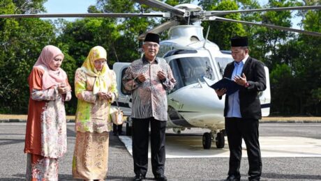 Menyambut Keberangkatan Tiba Kebawah Duli Paduka Baginda Tengku Ampuan Pahang, Tunku Azizah Aminah Maimunah Iskandariah binti Almarhum Sultan Iskandar Al-Haj