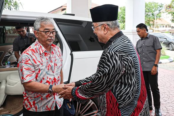welcomes the arrival of His Royal Highness the Sultan of Pahang Al-Sultan Abdullah Ri'ayatuddin Al-Mustafa Billah Shah Ibni Late Sultan Haji Ahmad Shah