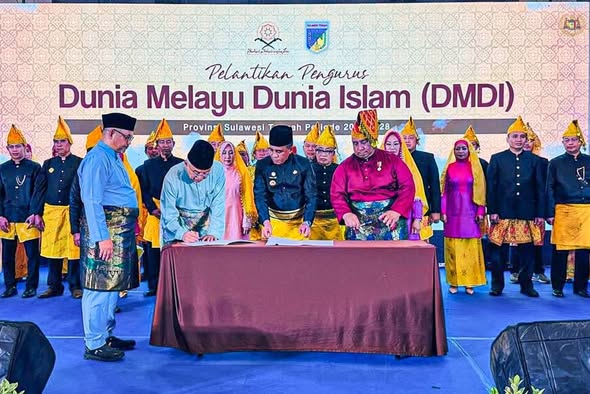 Majlis Perlantikan Bapak Dr. H. Anwar Hafid, M.Si
, Gubernur Sulawesi Tengah sebagai Ketua Umum Dunia Melayu Dunia Islam