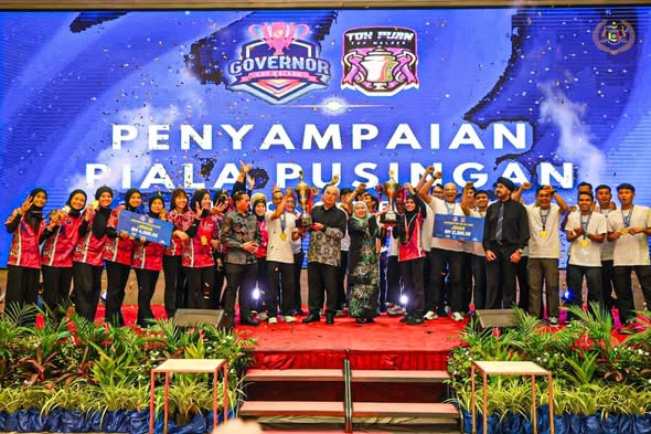 Majlis Penutup dan Penyampaian Hadiah Kejohanan Liga Bola Sepak Piala Tuan Yang Terutama Tun Seri Setia Dr. Haji Mohd Ali Bin Mohd Rustam (Governor Cup) Edisi Keempat Dan Liga Bola Jaring Piala Yang Amat Berbahagia Toh Puan Datuk Wira (Dr.) Hajah Asmah Binti Ab Rahman