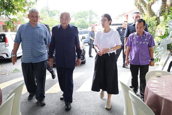 Memberikan Penghormatan Terkahir kepada Mendiang Encik Lim Ah Seng, ayah kepada YBhg Datuk Ginie Lim, Ketua Pegawai Eksekutif Invest Melaka Berhad