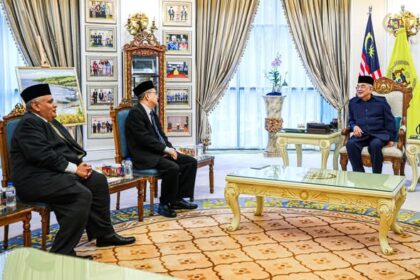 Perjumpaan bersama Yang Arif Tuan Darmafikri bin Abu Adam, Pesuruhjaya Kehakiman Mahkamah Tinggi Sungai Petani, Kedah; YBrs. Tuan Nor Hisham Ibrahim, Timbalan Ketua Pengarah (Pengurusan), Agensi Penguatkuasaan Maritim Malaysia dan YBhg. Dato Dr. Abdul Gapar bin Abu Bakar, Timbalan Ketua Pengarah Bahagian Pelaksanaan Operasi (Operasi), Agensi Pengurusan Bencana Negara (NADMA)