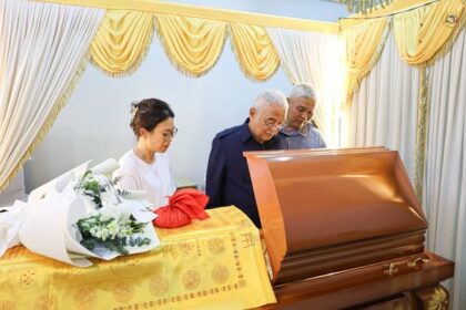 Memberikan Penghormatan Terkahir kepada Mendiang Encik Lim Ah Seng, ayah kepada YBhg Datuk Ginie Lim, Ketua Pegawai Eksekutif Invest Melaka Berhad