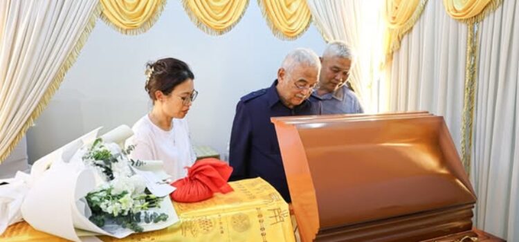 Memberikan Penghormatan Terkahir kepada Mendiang Encik Lim Ah Seng, ayah kepada YBhg Datuk Ginie Lim, Ketua Pegawai Eksekutif Invest Melaka Berhad
