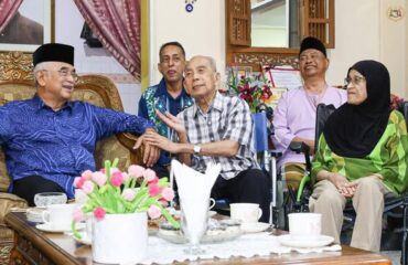 Cikgu Datuk Hamzah Bajuri dirumahnya di Bukit Palah Melaka