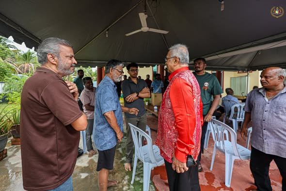 Memberikan penghormatan terakhir kepada mendiang Encik Muniandy A/L Senggamalay