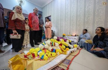 Memberikan penghormatan terakhir kepada mendiang Encik Muniandy A/L Senggamalay4