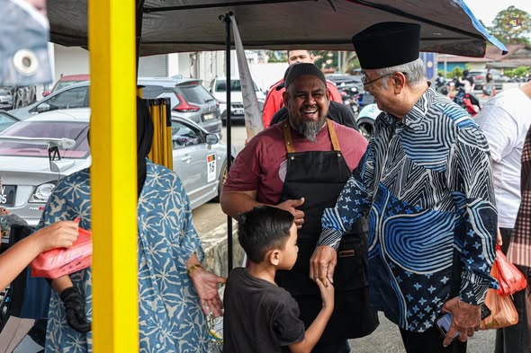 Meluangkan masa berkunjung ke Bazar Ramadan Peringgit