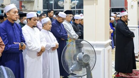 Solat Isyak dan Terawih di Masjid Tun Syed Ahmad Shahabuddin Al-Haj, Bukit Beruang