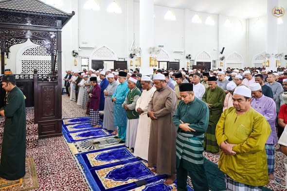 Solat Jumaat di Masjid Al Aminin, Batang Tiga, Klebang
