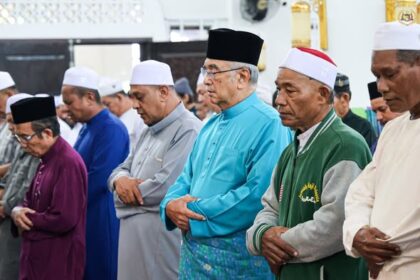 Solat Jumaat di Masjid Al Aminin, Batang Tiga, Klebang