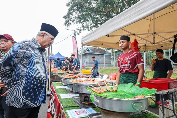 Meluangkan masa berkunjung ke Bazar Ramadan Peringgit
