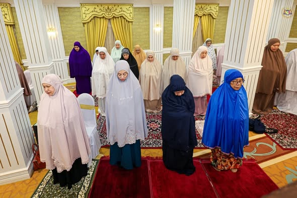 Majlis Berbuka Puasa dan Solat Sunat Tarawih bersama ahli kariah Masjid dan Surau yang ada disekitar Istana Melaka