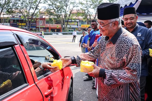 Majlis Penyerahan Bubur Lambuk Ramadan anjuran Kelab Pengamal Media Melaka (PENDIKA) bersama Pertubuhan Lestari Ekonomi Aktivis GiG Digital Malaysia (LEAD)