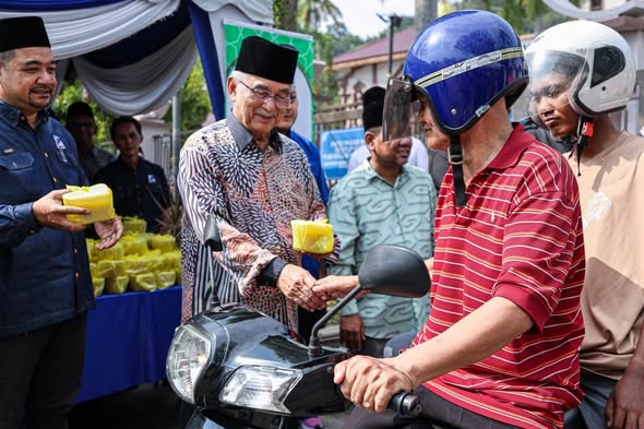 Majlis Penyerahan Bubur Lambuk Ramadan anjuran Kelab Pengamal Media Melaka (PENDIKA) bersama Pertubuhan Lestari Ekonomi Aktivis GiG Digital Malaysia (LEAD)