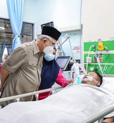 640131698_1392423456231310_5989624230670520342_n Menziarahi KPL Mohammad Farhan bin Zainal, Polis Pengiring Bermotosikal dan L/KPL Masrin Juaris, Pengiring Rapat kepada TYT Yang di-Pertua Negeri Melaka