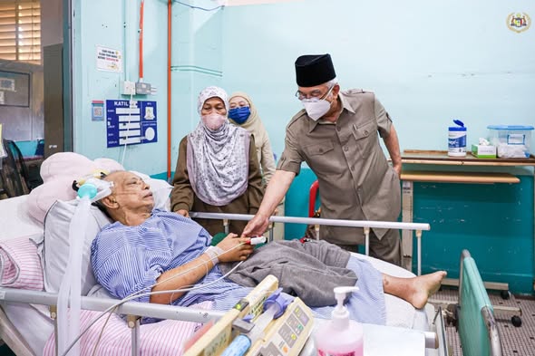 Menziarahi KPL Mohammad Farhan bin Zainal, Polis Pengiring Bermotosikal dan L/KPL Masrin Juaris, Pengiring Rapat kepada TYT Yang di-Pertua Negeri Melaka