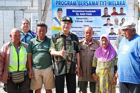 Melawat proses pembinaan rumah yang akan menempatkan 6 adik beradik yang Orang Kurang Upaya (OKU)