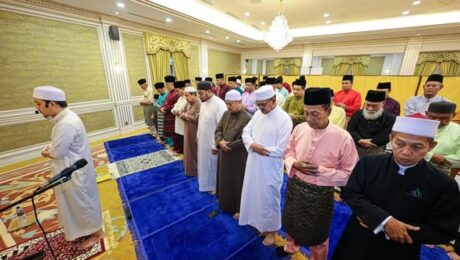 Majlis Berbuka Puasa dan Solat Sunat Tarawih bersama ahli kariah Masjid dan Surau yang ada disekitar Istana Melaka