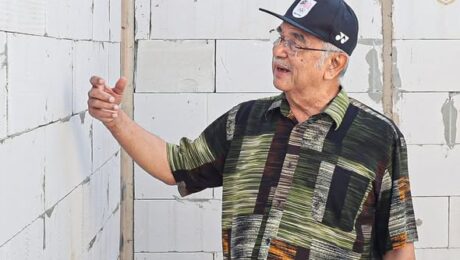 Melawat proses pembinaan rumah yang akan menempatkan 6 adik beradik yang Orang Kurang Upaya (OKU)