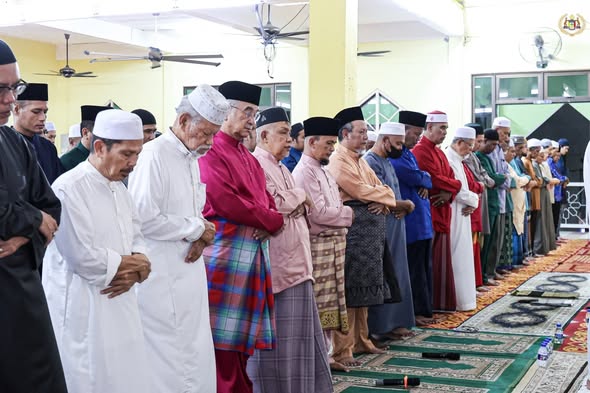 Solat Fardhu Isyak dan Tarawih di Masjid Raudhatul Jannah, Bukit Katil