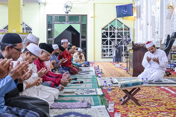 Solat Fardhu Isyak dan Tarawih di Masjid Raudhatul Jannah, Bukit Katil