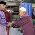 Menunaikan Solat Isyak dan Solat Sunat Tarawih di Surau Al-Islahiah, Bukit Katil