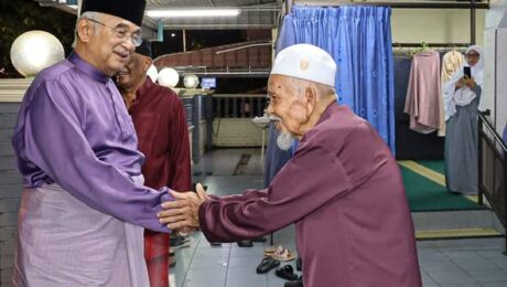 Menunaikan Solat Isyak dan Solat Sunat Tarawih di Surau Al-Islahiah, Bukit Katil