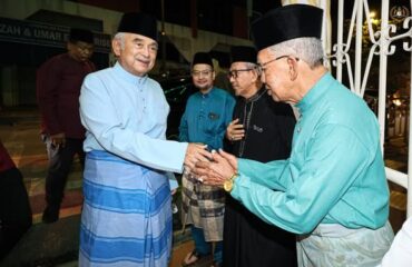 menunaikan Solat Isyak dan Terawih di Masjid Kampung Hulu, Jalan Kampung Hulu, Melaka