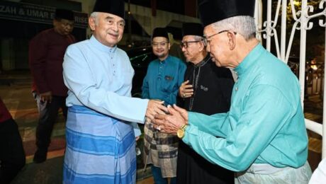 menunaikan Solat Isyak dan Terawih di Masjid Kampung Hulu, Jalan Kampung Hulu, Melaka
