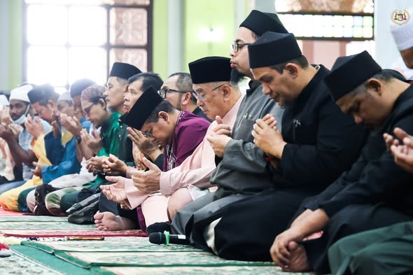 Solat Jumaat di Masjid Al-Azim (Masjid Negeri Melaka), Bukit Palah