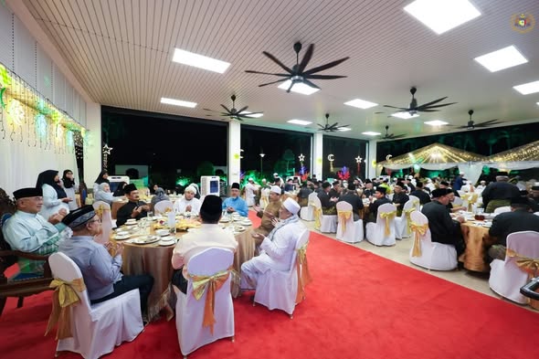 Majlis Berbuka Puasa bersama Persatuan Pegawai Syarak Negeri Melaka, Jawatankuasa Persatuan Sidang Negeri Melaka dan Maahad-Maahad Tahfiz di Istana Melaka