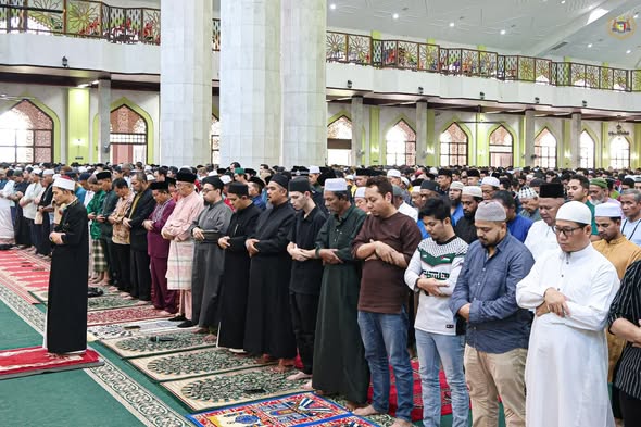 Solat Jumaat di Masjid Al-Azim (Masjid Negeri Melaka), Bukit Palah