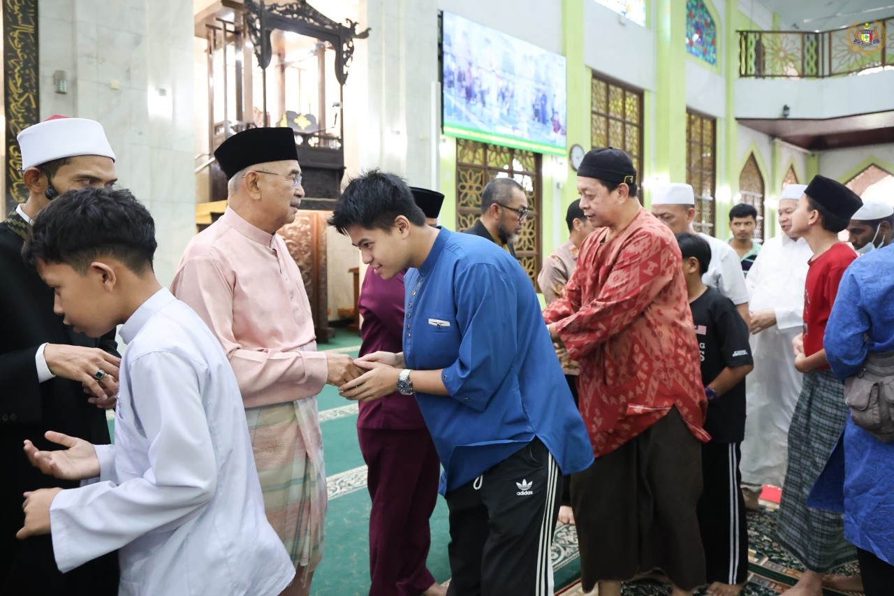 Solat Jumaat di Masjid Al-Azim (Masjid Negeri Melaka), Bukit Palah